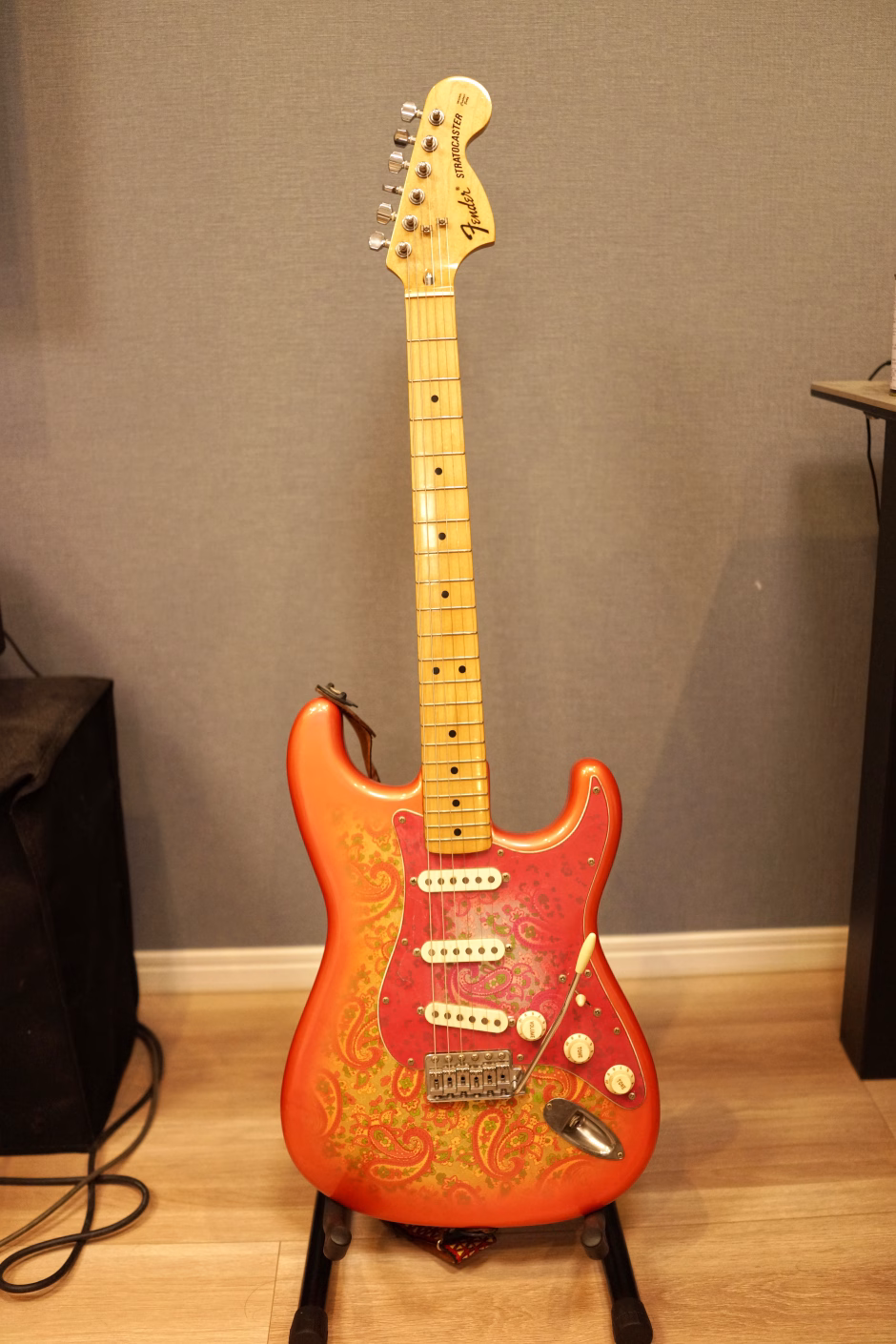 Fender Japan Custom Edition Pink Paisley