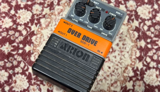 グレーケースとオレンジのパネルを備えた日本製ARION SOD-1の所有個体