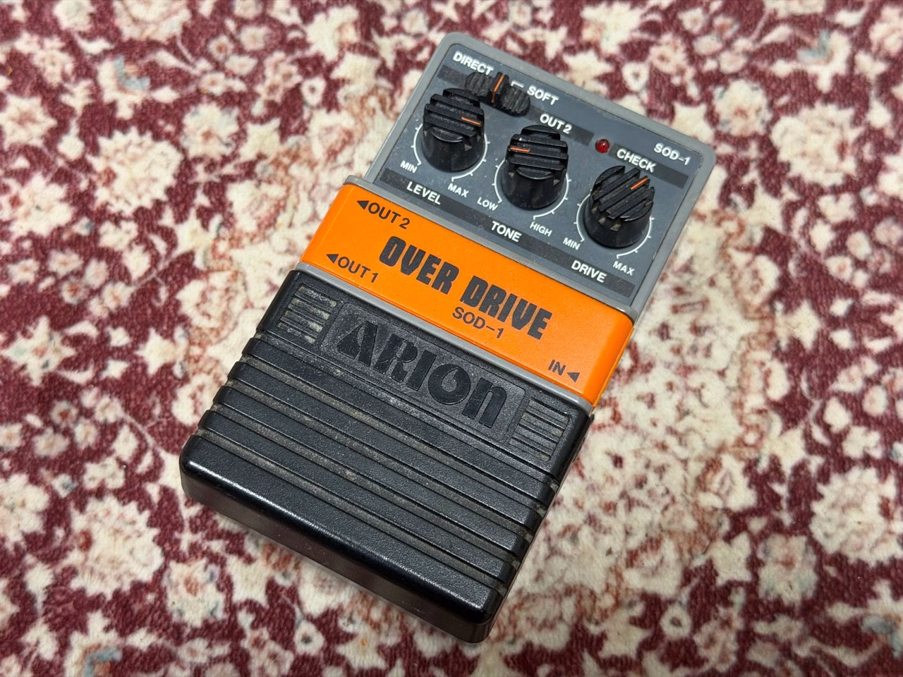 グレーケースとオレンジのパネルを備えた日本製ARION SOD-1の所有個体