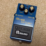 BOSS BD-2W Blues Driverの外観。3つのノブとS／C切り替えスイッチ