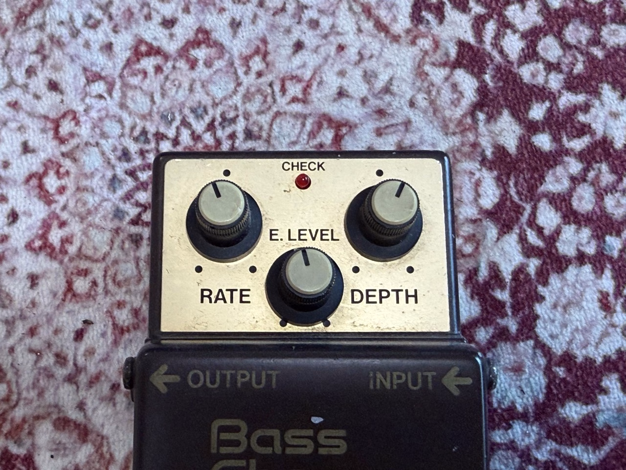 CE-2BのRATE、DEPTH、E.LEVELの3つのノブ