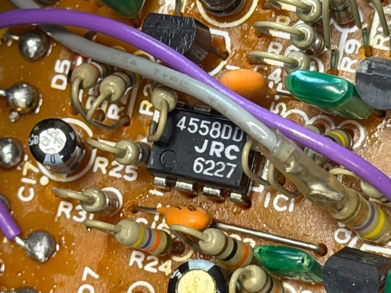 CE-2Bに使われている4558DD JRC 6227刻印のオペアンプ