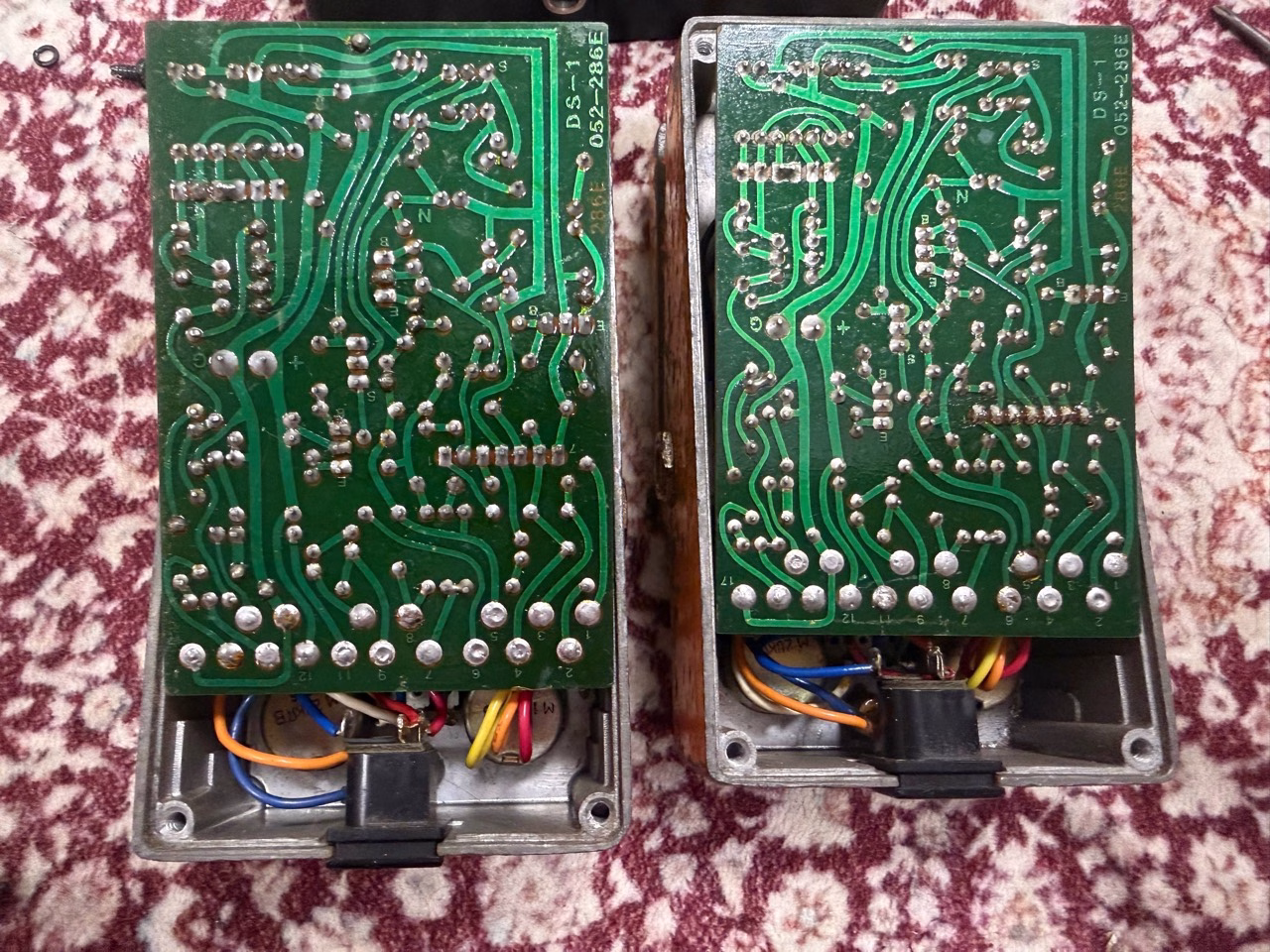 BOSS DS-1銀ネジ2台のET-28E基板はんだ面