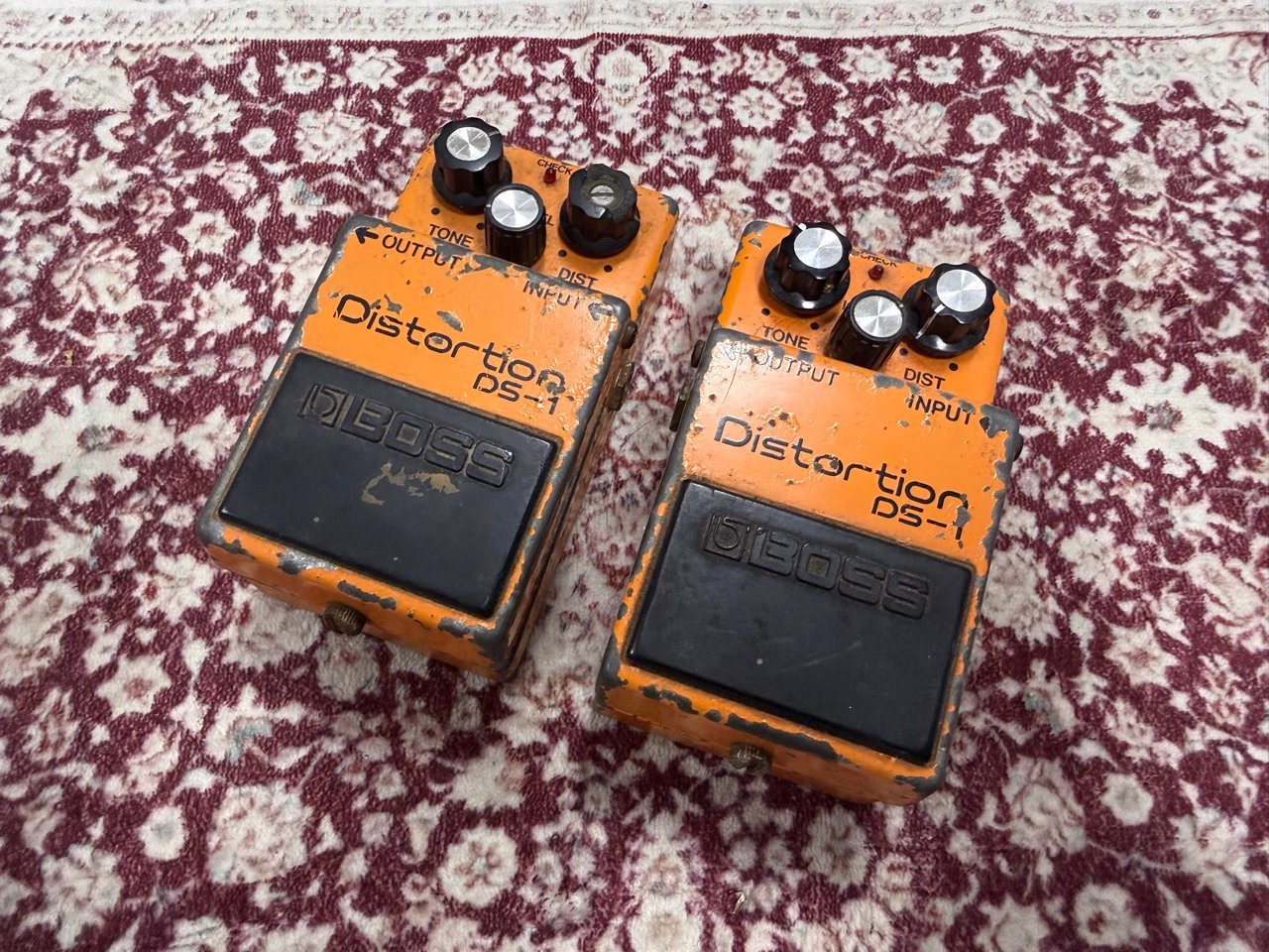 シリアル9200のBOSS DS-1銀ネジを2台並べた所有機