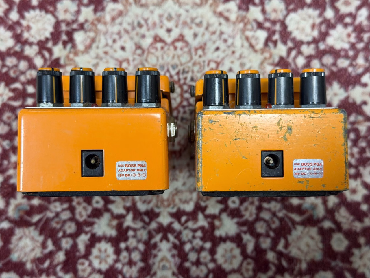 2台のDS-2の電源端子とBOSS PSA、9V DCの表示