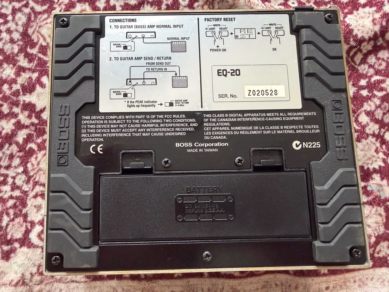 BOSS EQ-20所有個体の底面ラベルとシリアル番号
