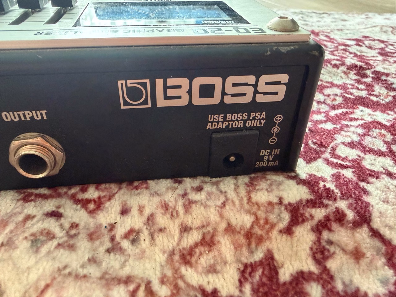 BOSS EQ-20のDC IN 9V端子