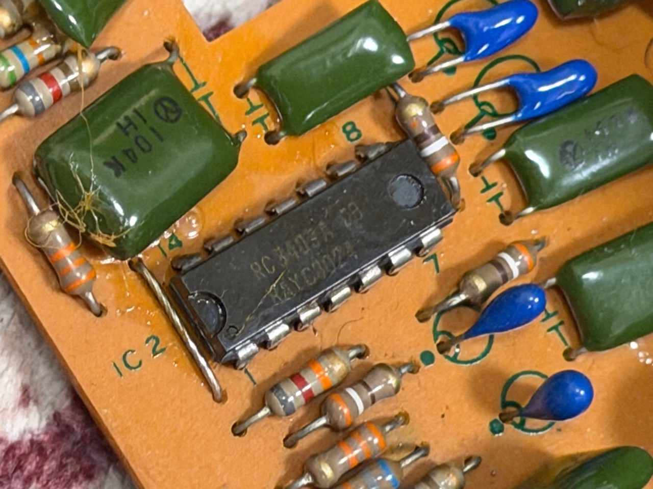 BOSS GE-6のRaytheon RC3403ADBオペアンプ