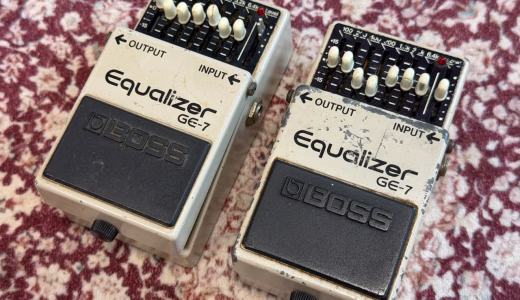 所有する日本製BOSS GE-7 Equalizerを2台並べた外観