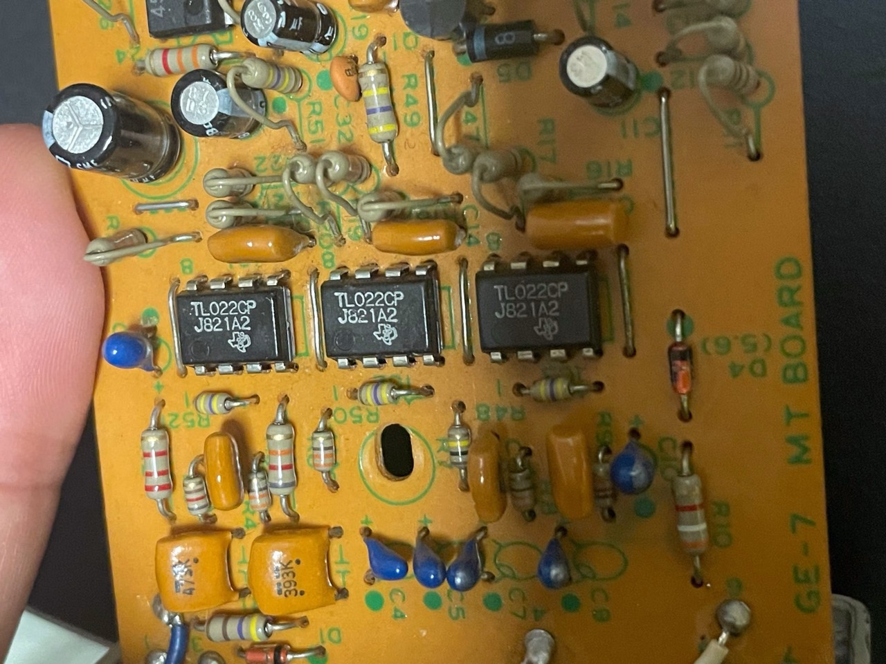 改造前のGE-7に並ぶ3個のTexas Instruments製TL022CP