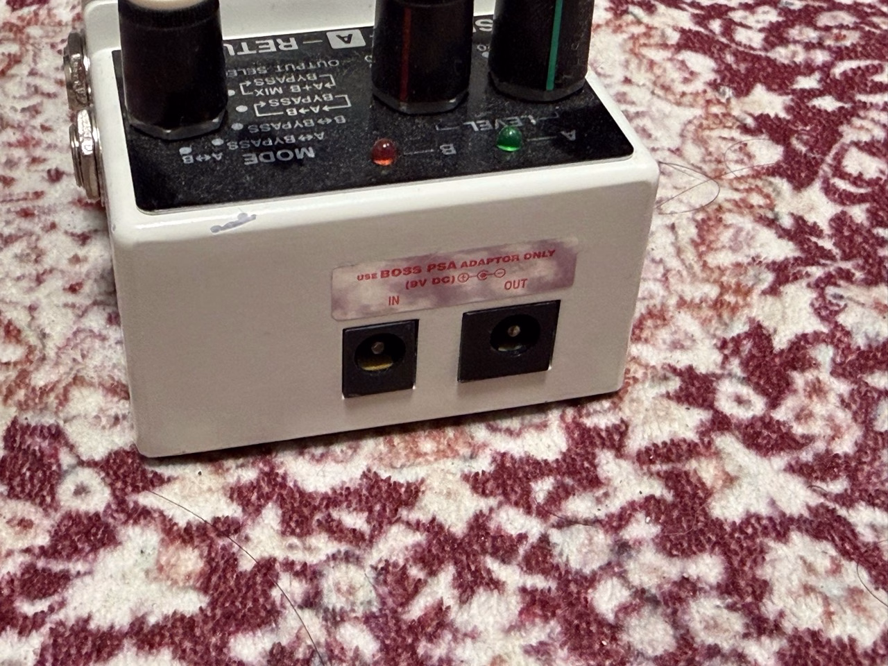 BOSS LS-2背面のDC INとDC OUT端子
