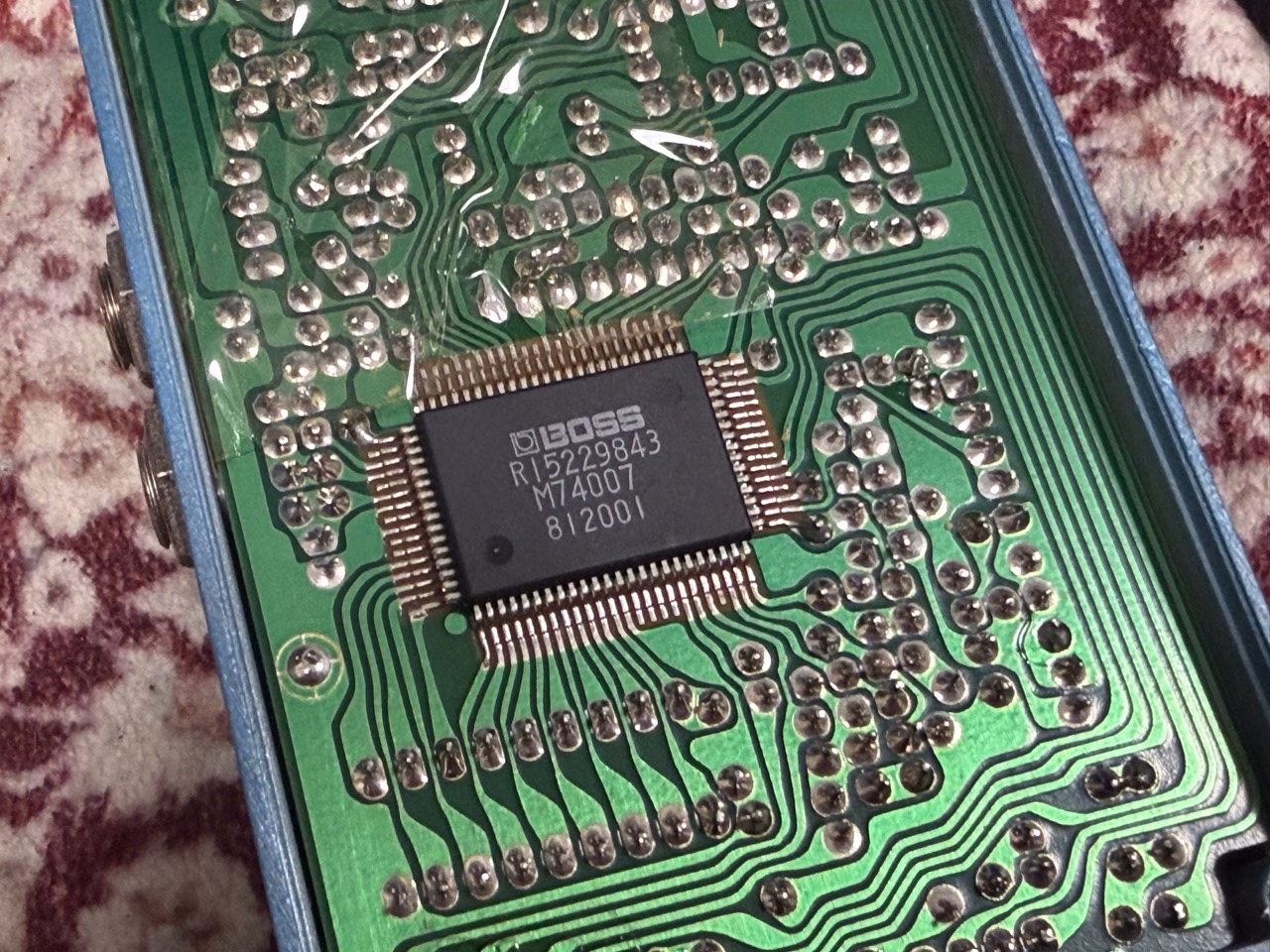 BOSS PS-2内部のBOSS M74007カスタムIC