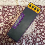 愛用しているDigiTech Jimi Hendrix Experience。紫と黄色の筐体に大きなエクスプレッションペダルを備える
