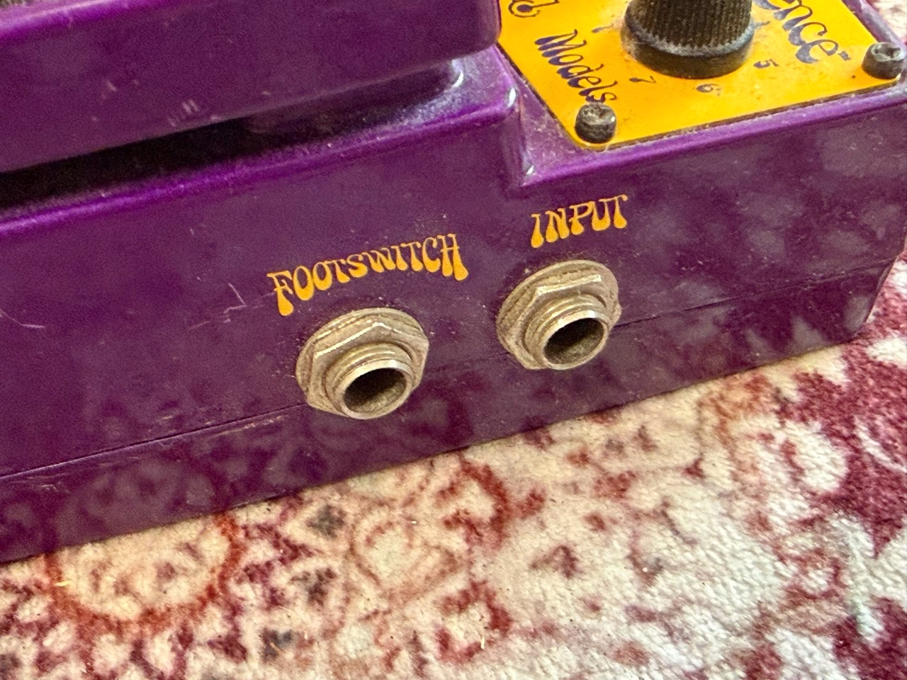 Jimi Hendrix Experience右側面のINPUTとFOOTSWITCH端子