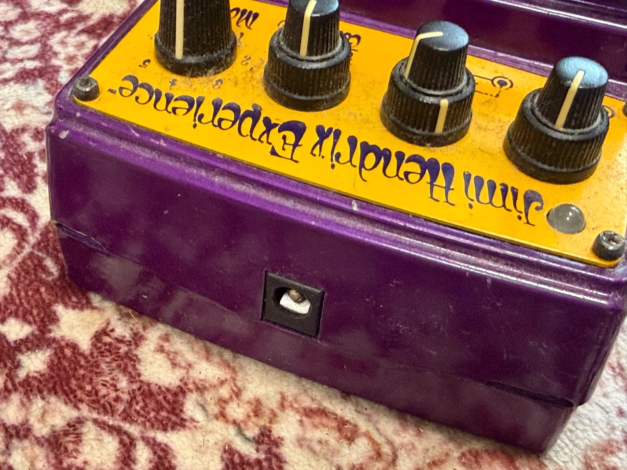 Jimi Hendrix Experience背面の電源端子