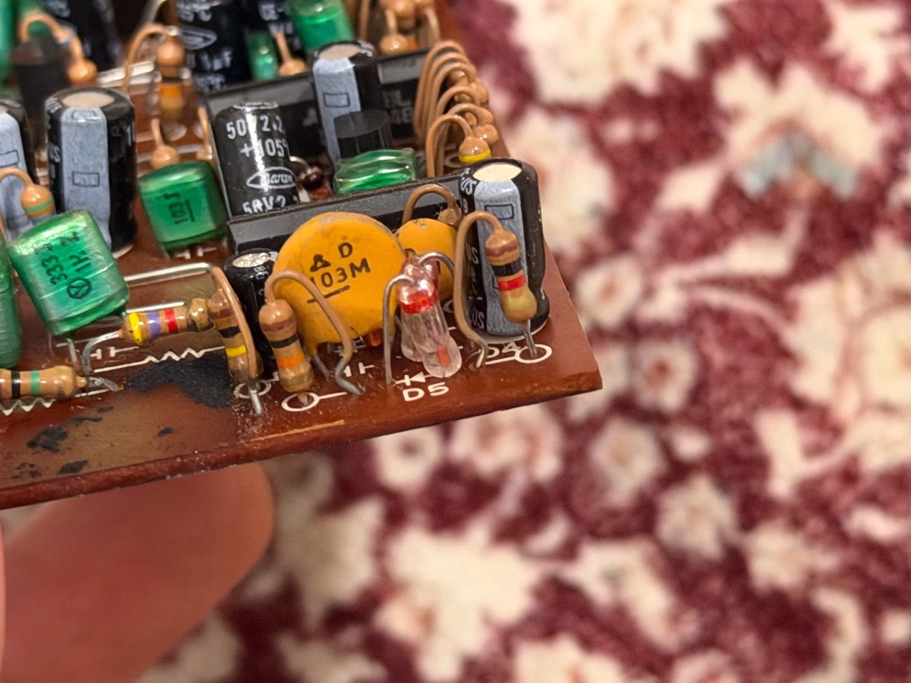 Guyatone PS-024基板上のD5と周辺部品