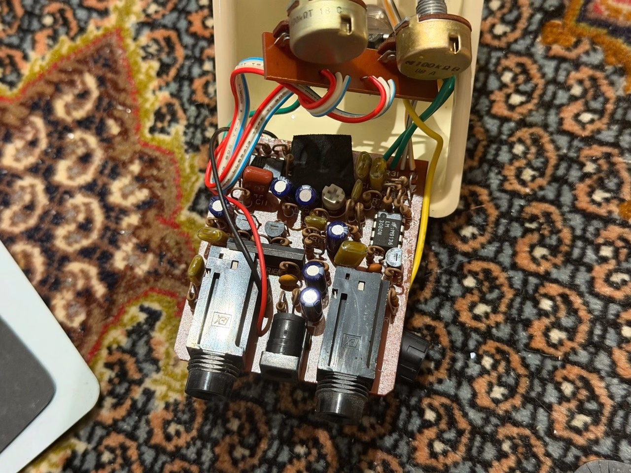 Guyatone VT2 Vintage Tremolo所有個体の内部基板