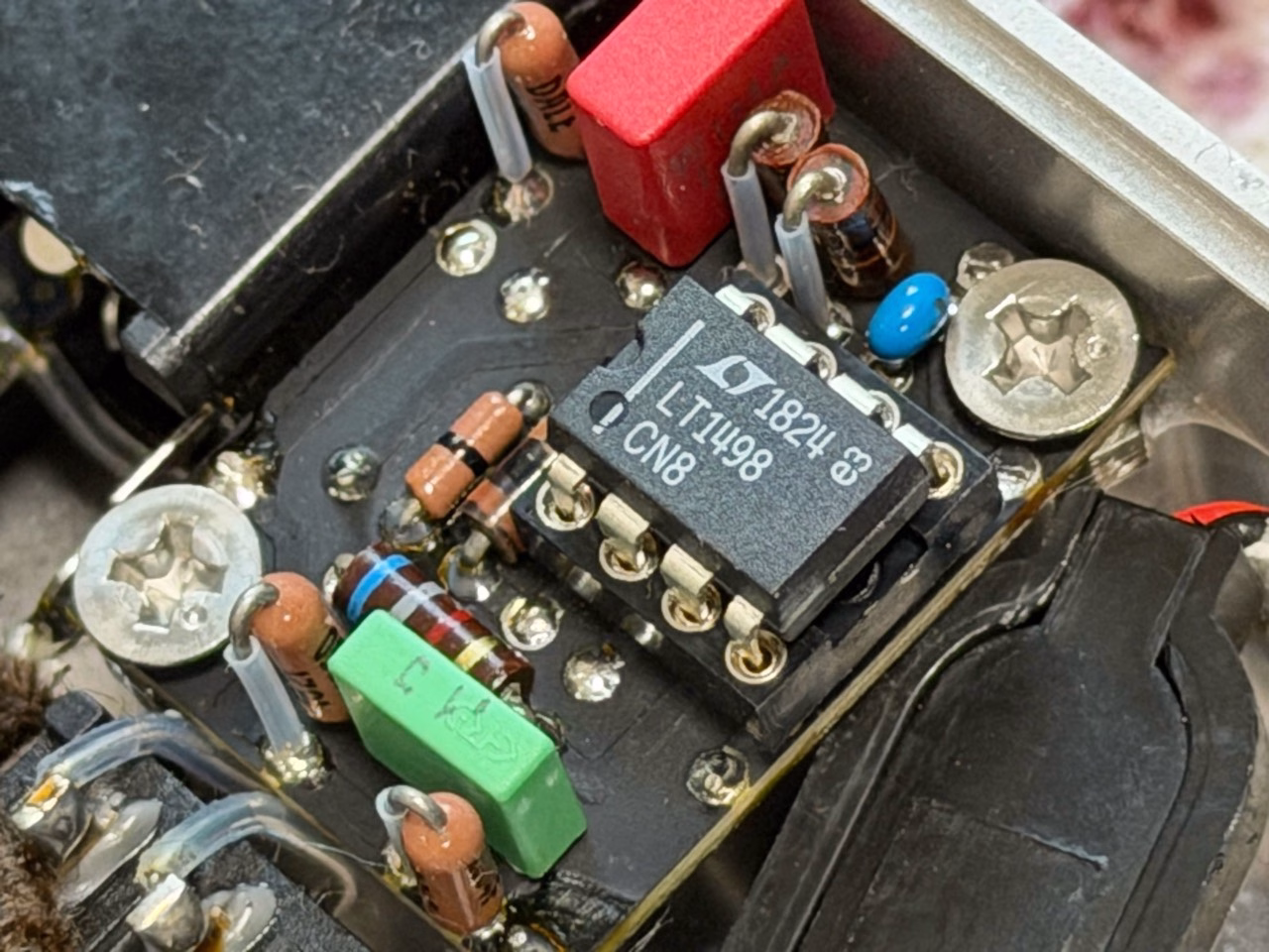 Leqtique 10Band EQ内部のLinear Technology製LT1498 CN8オペアンプ