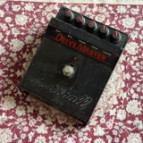 修理で預かった英国製Marshall Drive Masterのヴィンテージ個体。黒い筐体と赤い文字の外観