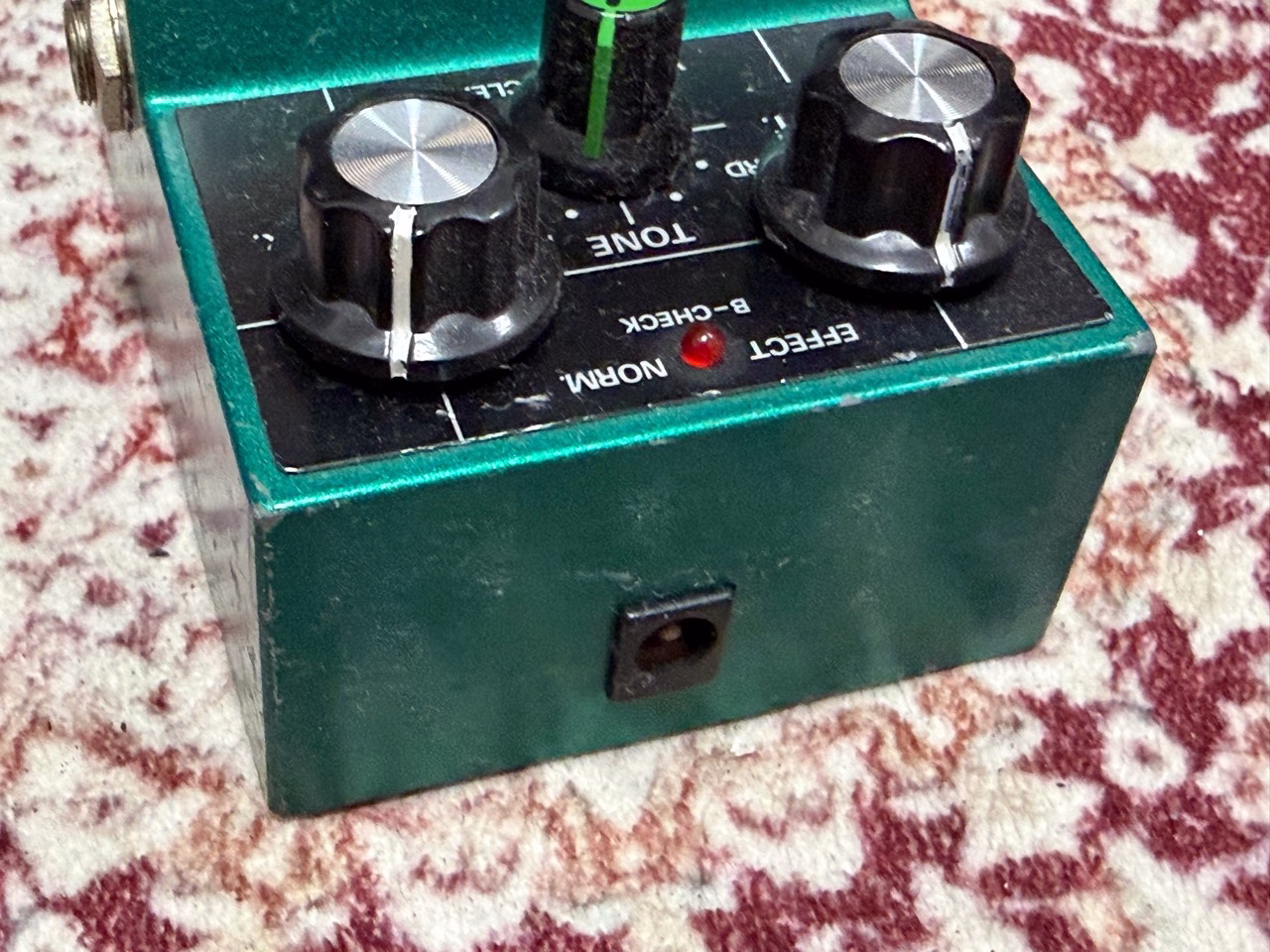 Maxon SD-01の背面にある外部電源端子
