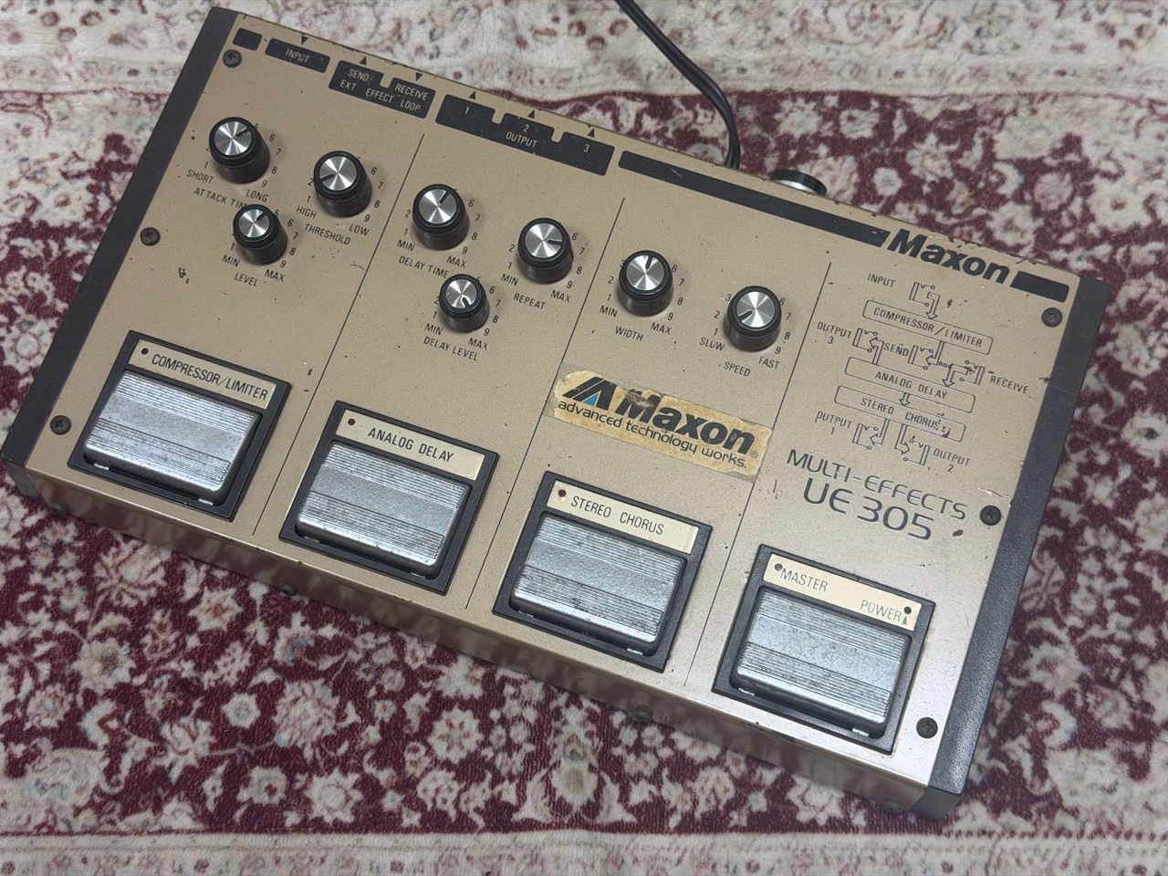 所有しているMaxon UE305。コンプレッサー/リミッター、アナログディレイ、ステレオコーラスを備えた本体
