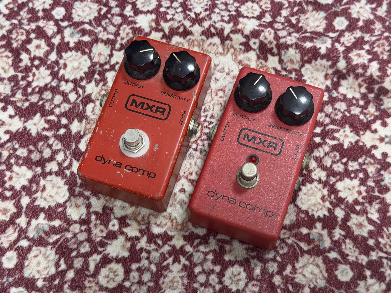 1981年と1987年のMXR Dyna Comp所有個体を並べた外観比較