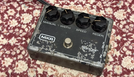 修理依頼で預かっているヴィンテージMXR Flangerの外観