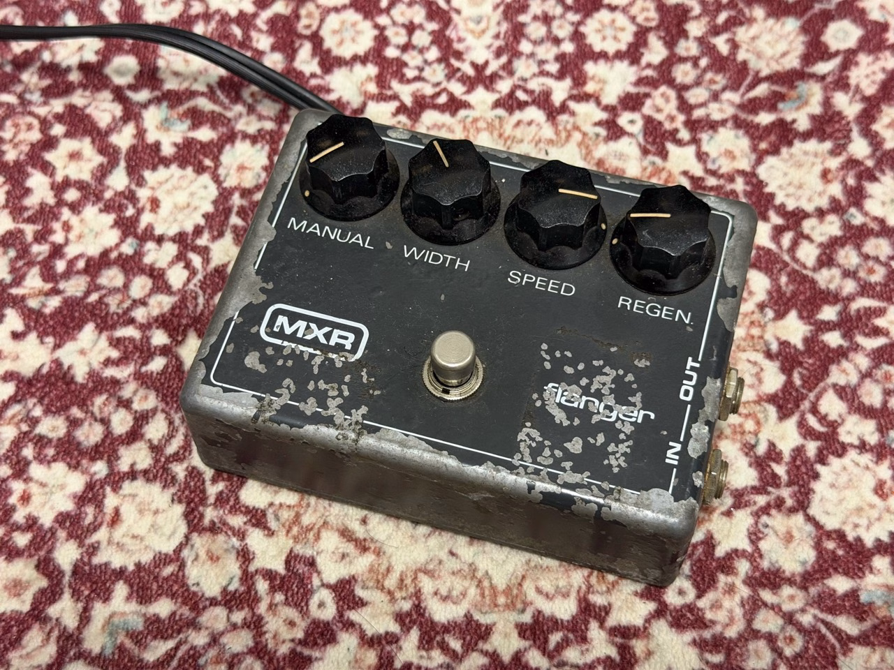 修理依頼で預かっているヴィンテージMXR Flangerの外観