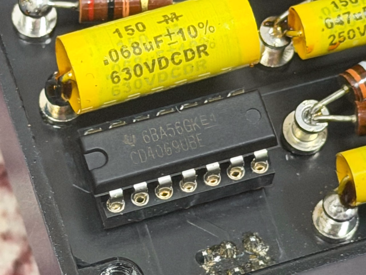 Noel Victoireに搭載されたTexas Instruments CD4069UBE