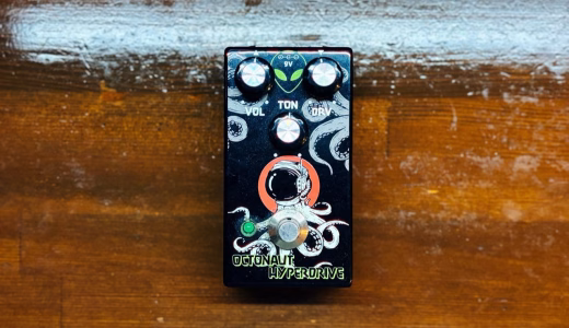 Interstellar Audio Machines Octonaut Hyperdriveの外観と3つのノブ
