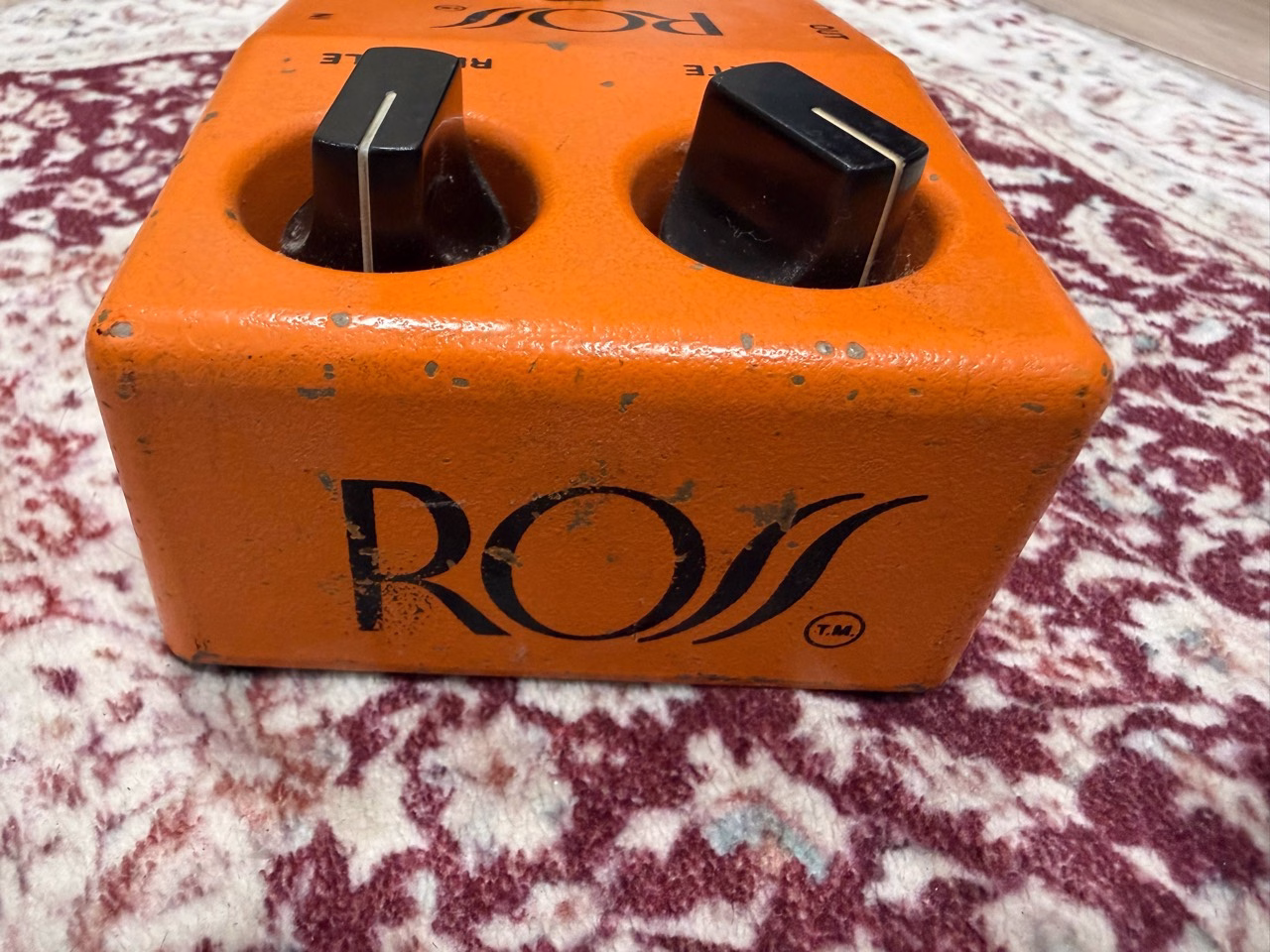 ROSS Phaser所有個体の側面ロゴとオレンジ塗装