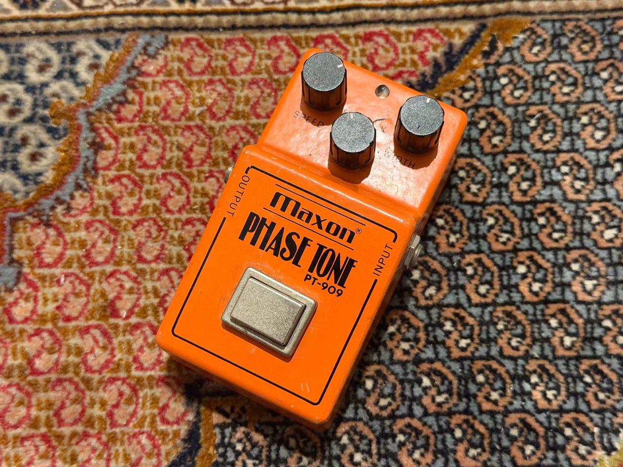 四角いキャラメルスイッチを備えたMaxon PHASE TONE PT-909の実機